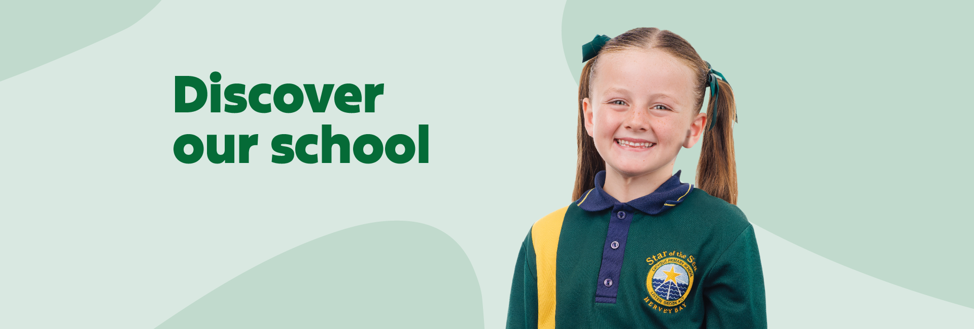 Smiling student in front of text saying "Discover our school"